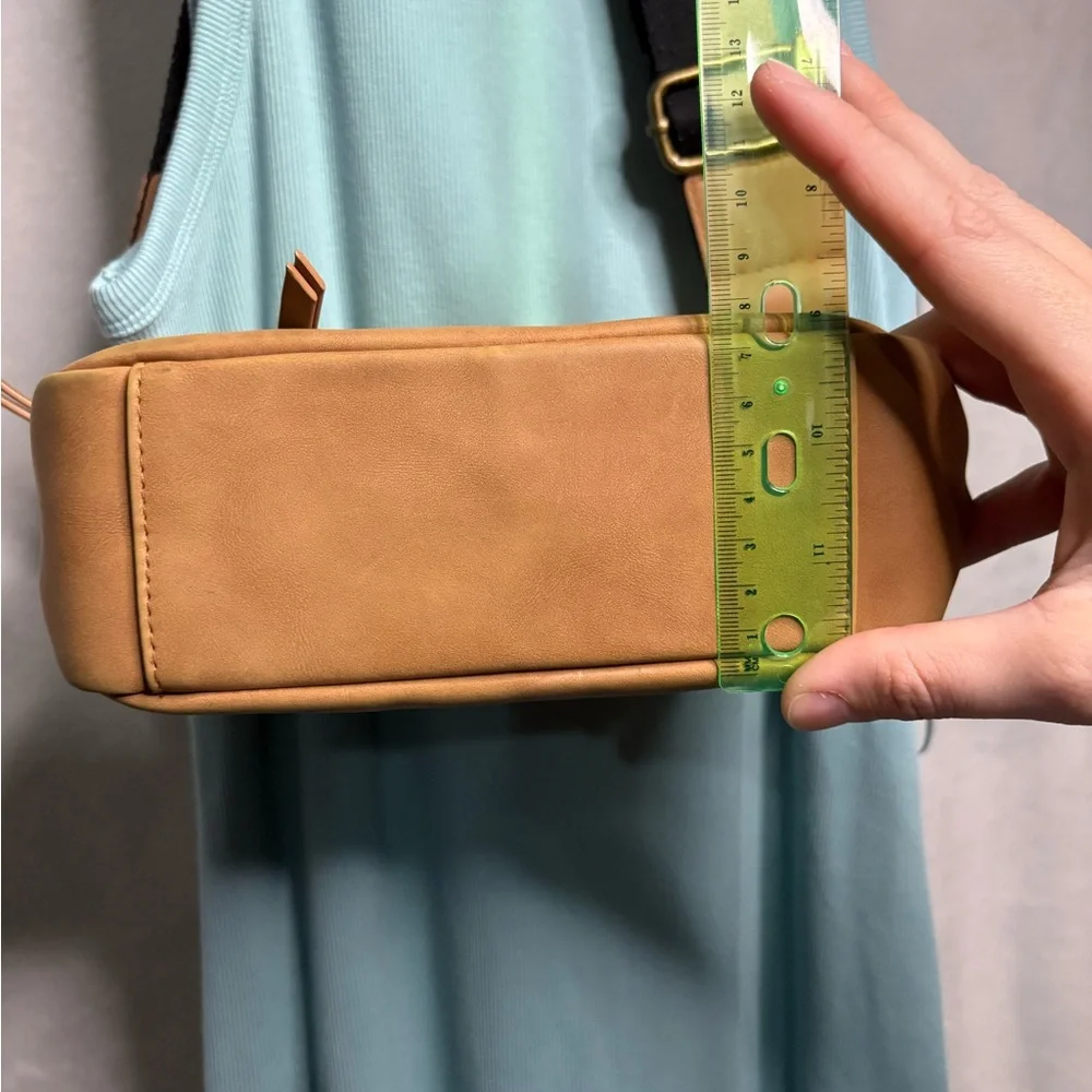 Universal Thread chic tan